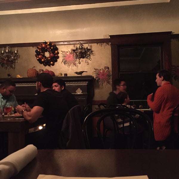 11/14/2015 tarihinde Jennifer D.ziyaretçi tarafından Grand Tavern'de çekilen fotoğraf