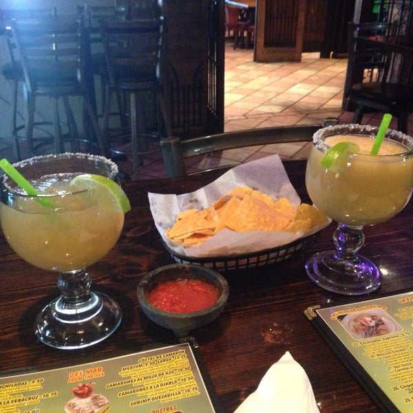รูปภาพถ่ายที่ La Fiesta Mexican Restaurant โดย Greta W. เมื่อ 11/24/2013