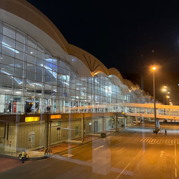 Foto diambil di Bandar Udara Internasional Kualanamu (KNO) oleh Andry S. pada 12/23/2022