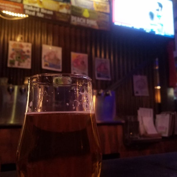 Foto tomada en Somerville Brewing (aka Slumbrew) Brewery + Taproom  por Dan T. el 2/9/2019