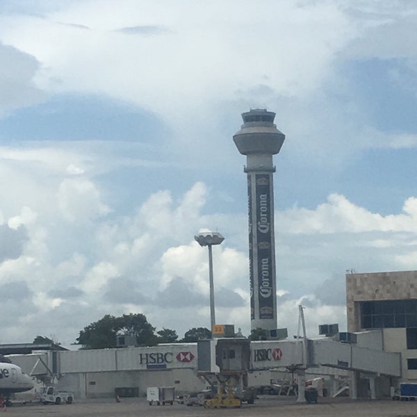 Foto tomada en Aeropuerto Internacional de Cancún (CUN)  por Brian G. el 7/22/2016