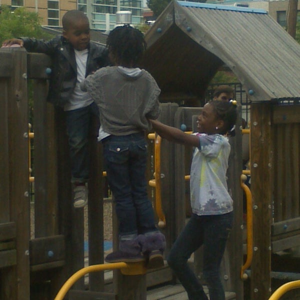 D c community. D c community. D c community. дэн хармон сообщество. логотип из буквы r.