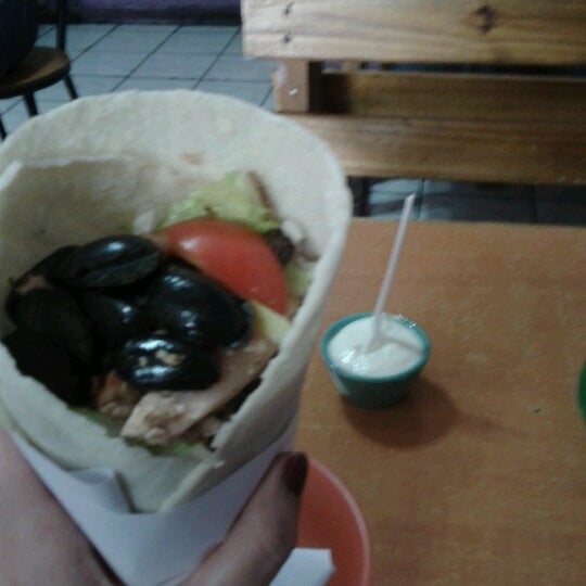 Foto diambil di Döner Kabab oleh Carlita A. pada 10/5/2012