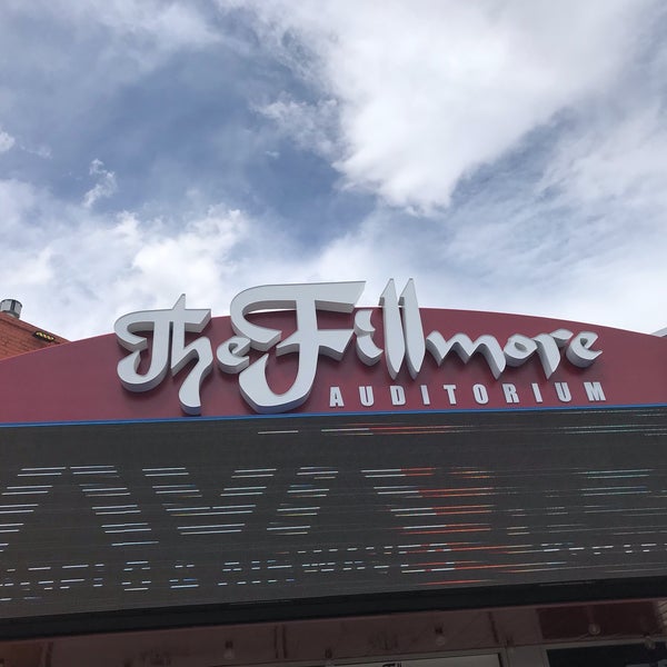Foto tirada no(a) Fillmore Auditorium por Michael R. em 6/25/2019