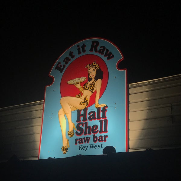 Foto diambil di Half Shell Raw Bar oleh Michael R. pada 11/17/2019