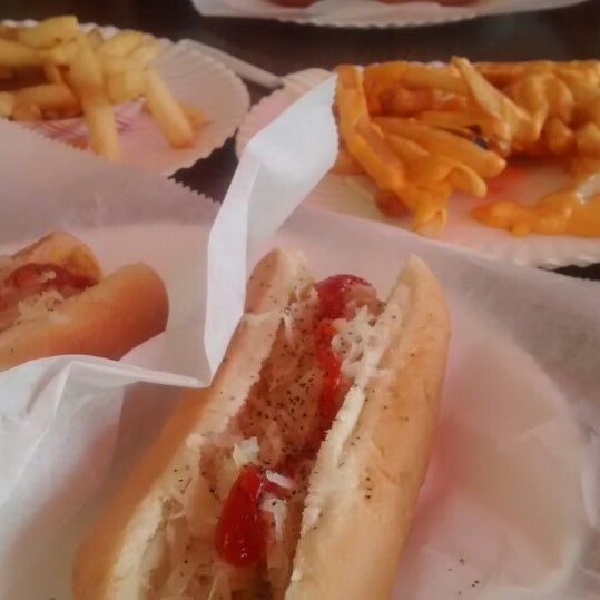 รูปภาพถ่ายที่ Arbetter&#39;s Hot Dogs โดย Jessica Renee เมื่อ 7/29/2014