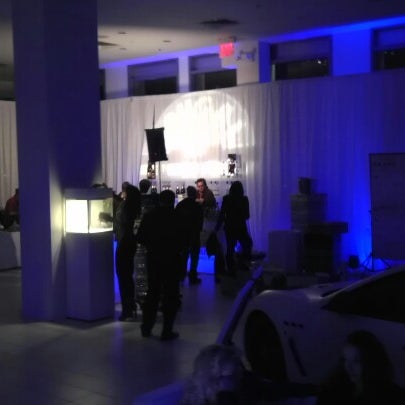 Das Foto wurde bei Maserati of Manhattan von Michael D. am 2/8/2013 aufgenommen