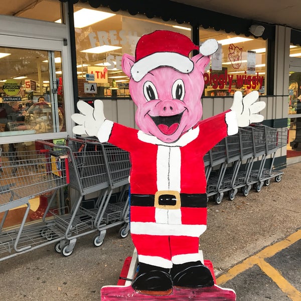 Photo taken at Piggly Wiggly by Noah T. on 12/31/2016