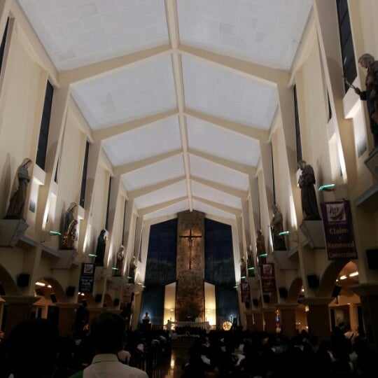 Снимок сделан в Catholic Church of St. Francis Xavier пользователем Sherwin P. 12/20/2012