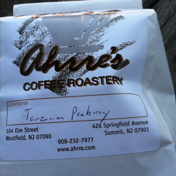 Foto tomada en Ahrre&#39;s Coffee Roastery  por Andrew H. el 8/4/2013