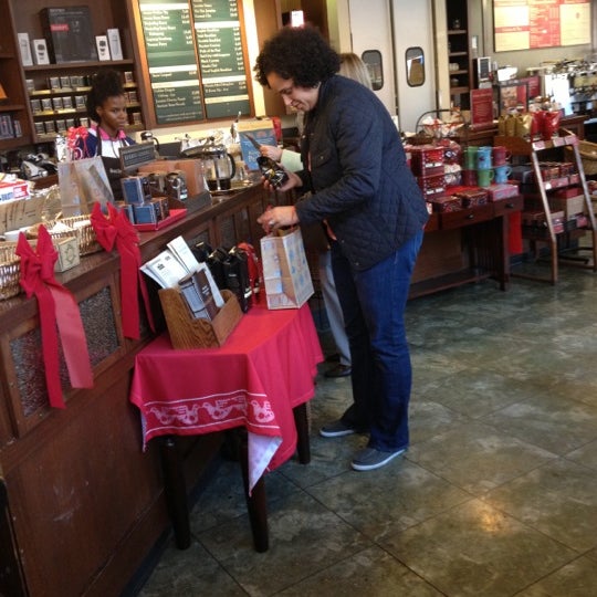 Photo taken at Peet&#39;s Coffee &amp; Tea by La Ron W. on 11/17/2012