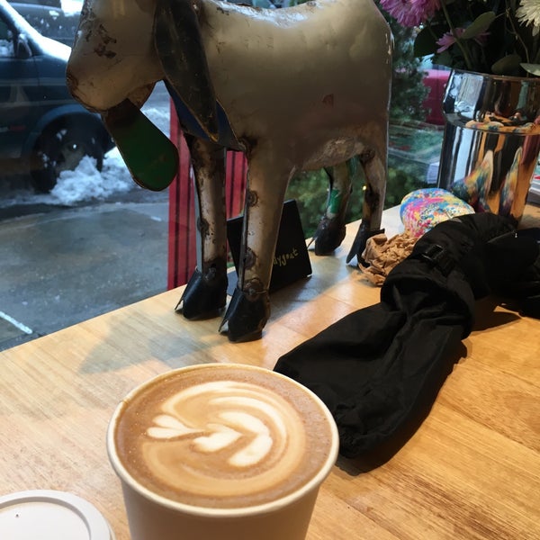 12/17/2016 tarihinde Jehiah C.ziyaretçi tarafından The Jolly Goat Coffee Bar'de çekilen fotoğraf