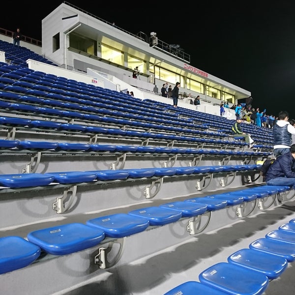 ニッパツ三ツ沢球技場 メインスタンド Stadio Di Calcio In 神奈川区