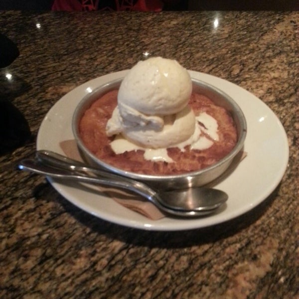 Photo taken at BJ&#39;s Restaurant &amp; Brewhouse by Michael H. on 7/12/2013