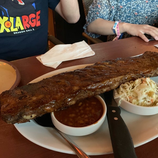 Photo taken at Babe&#39;s Bar-B-Que &amp; Brewhouse by ekatokyo on 4/14/2019