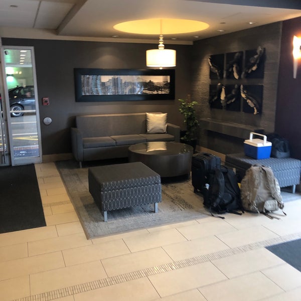 Photo taken at DoubleTree by Hilton Hotel Cleveland Downtown - Lakeside by Les R. on 11/9/2019