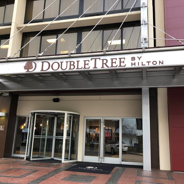 11/8/2019 tarihinde Les R.ziyaretçi tarafından DoubleTree by Hilton Hotel Cleveland Downtown - Lakeside'de çekilen fotoğraf