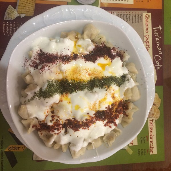Foto diambil di Türkmen Cafe oleh Mehrdad pada 10/16/2015