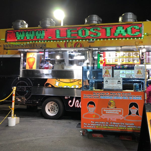Foto diambil di Leo&#39;s Taco Truck oleh jaehad pada 10/25/2020