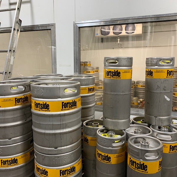 Foto diambil di Fortside Brewing Company oleh Sean M. pada 11/3/2019