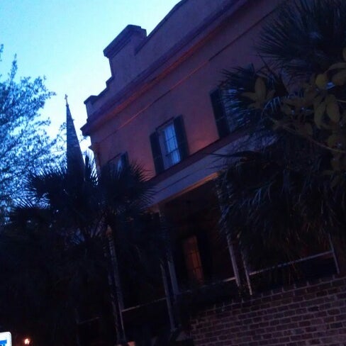 Photo prise au Sorrel Weed House - Haunted Ghost Tours in Savannah par Sorrel Weed House - Haunted Ghost Tours in Savannah le7/25/2015
