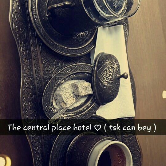 Das Foto wurde bei The Central Palace Hotel von Yasmin D. am 4/8/2016 aufgenommen