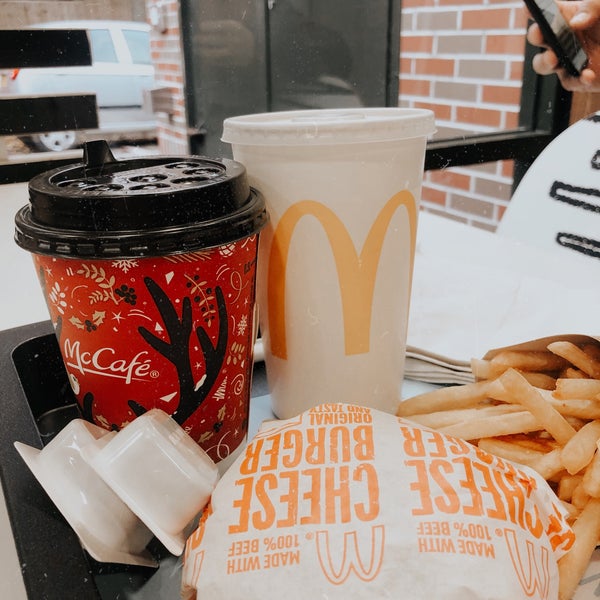 Foto diambil di McDonald&#39;s oleh Sintij@ pada 11/6/2019