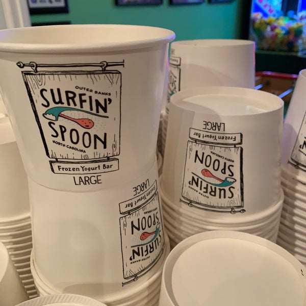 Foto tirada no(a) Surfin&#39; Spoon Frozen Yogurt Bar por W. R. L. S. em 7/26/2019
