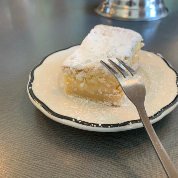 Foto tirada no(a) Proper Pie Co. por W. R. L. S. em 3/14/2019