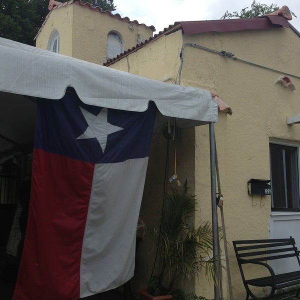6/24/2013 tarihinde W. R. L. S.ziyaretçi tarafından Alamo BBQ'de çekilen fotoğraf