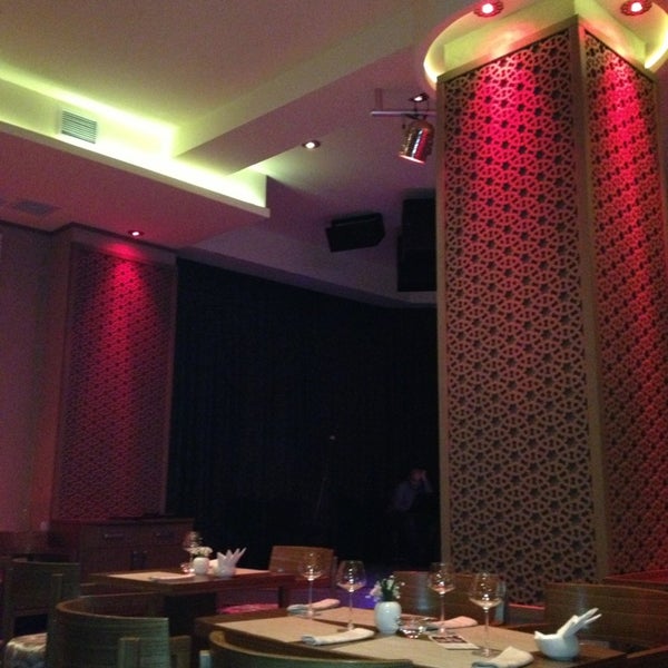 2/27/2013 tarihinde Yunus B.ziyaretçi tarafından AVAZ Dining &amp; Lounge'de çekilen fotoğraf