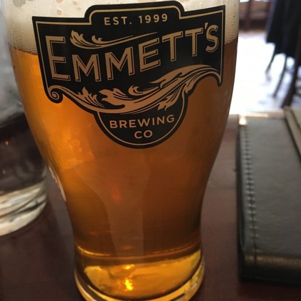 Photo prise au Emmett&#39;s Tavern &amp; Brewing Co. par Ray G. le5/31/2017