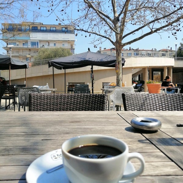 Снимок сделан в Bi Mekan Coffee &amp; Bakery пользователем Çağrı Y. 3/25/2022