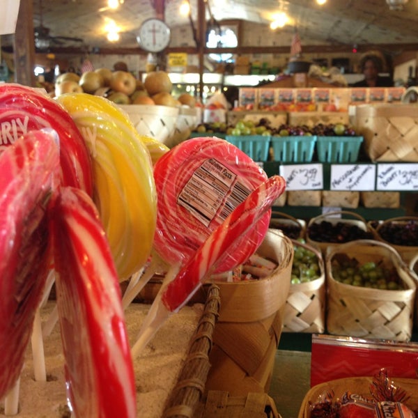 รูปภาพถ่ายที่ Bellews Produce Market โดย Bridget_NewGirl เมื่อ 9/14/2013
