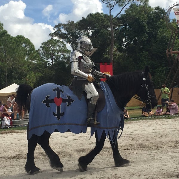 Снимок сделан в Sarasota Medieval Fair пользователем Jennie💋🌹 B. 11/8/2015