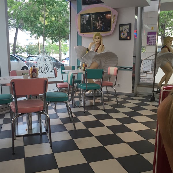 7/6/2016 tarihinde Inês A.ziyaretçi tarafından The Fifties Diner'de çekilen fotoğraf