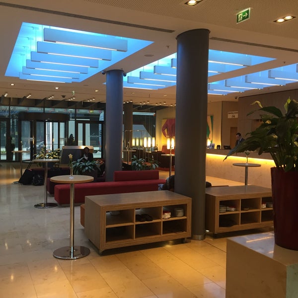 Photo taken at Mövenpick Hotel Frankfurt City by Boncho S. on 11/23/2015