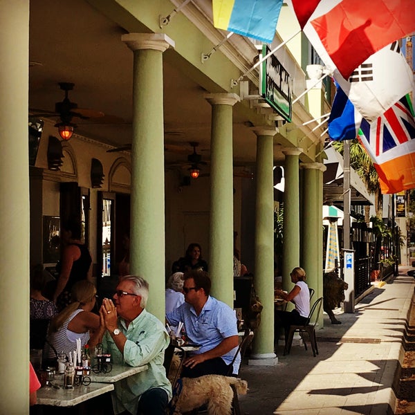 Great breakfast and brunch on Las Olas! Byron delivers service beyond expectation - always. Bring your dogs they are welcome :-)