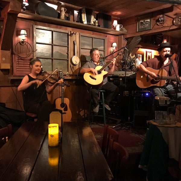 10/15/2017 tarihinde Wayne A.ziyaretçi tarafından The Field Irish Pub &amp; Eatery'de çekilen fotoğraf