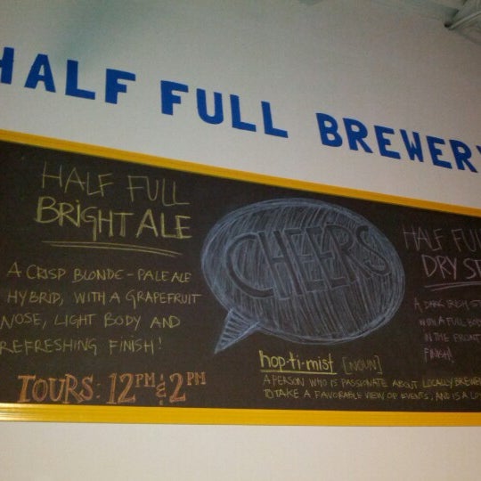 Снимок сделан в Half Full Brewery пользователем Brendan L. 10/9/2012