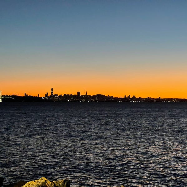 Foto tirada no(a) Skates on the Bay por Todd R. em 1/19/2021