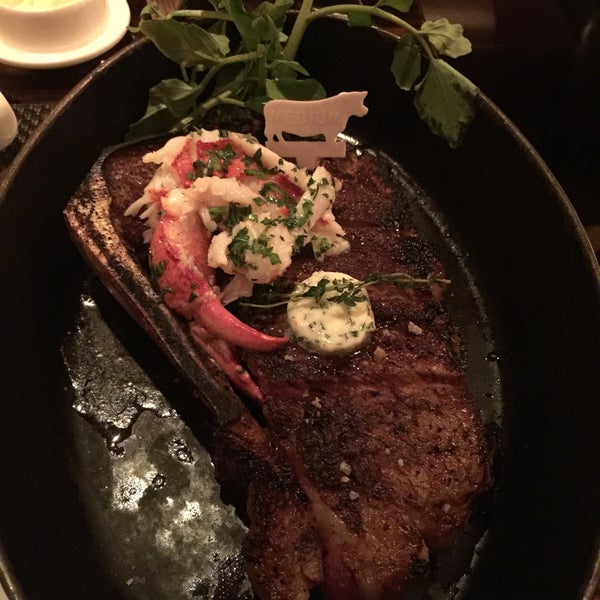 Foto diambil di BLT Steak oleh David pada 8/13/2016
