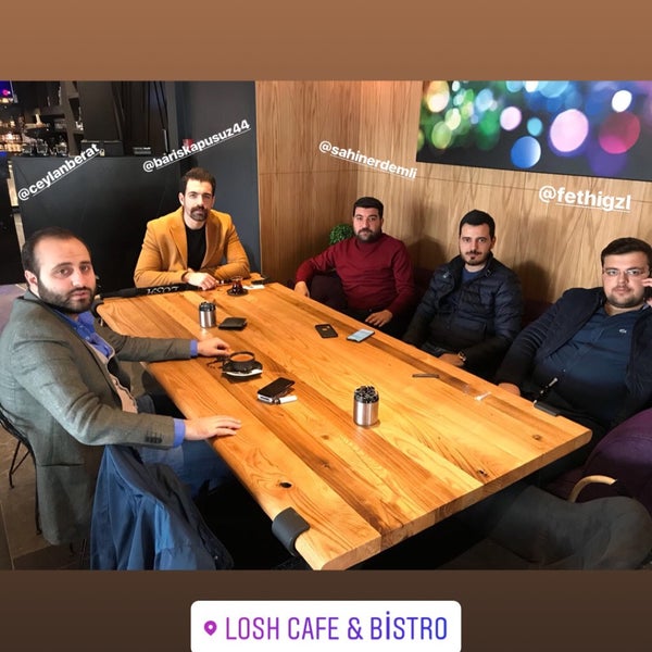 Foto scattata a Losh Cafe Bistro da Yusuf Özdiker il 3/2/2018