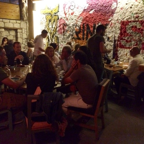 6/12/2014 tarihinde Nazli D.ziyaretçi tarafından Leyla Restaurant &amp; Bar'de çekilen fotoğraf