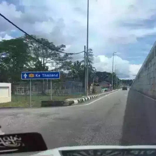 Pembukaan sempadan malaysia thailand