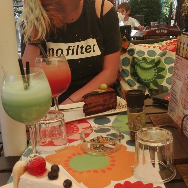 Foto diambil di Café Girafe oleh Stánnička M. pada 6/17/2018