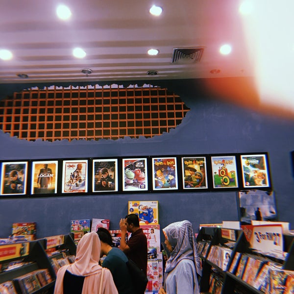 Entertainment store. Entertainment shop. Entertainment shop. Entertainment store. Магазин комиксов в москве.