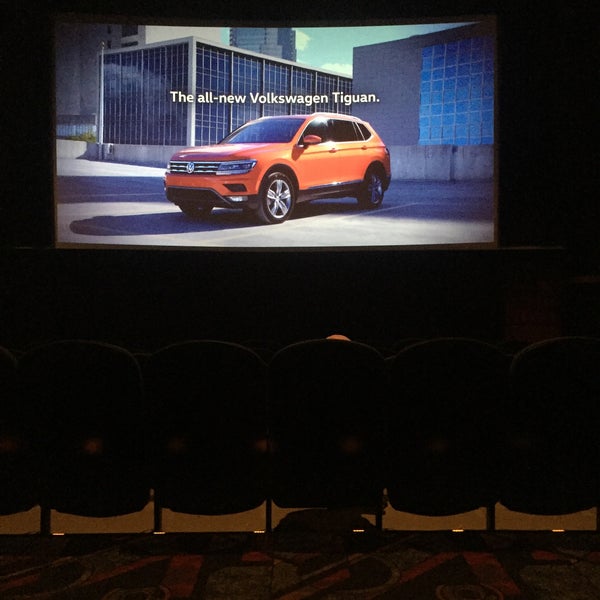 Regal Cape Cod Mall 영화관에서의 사진