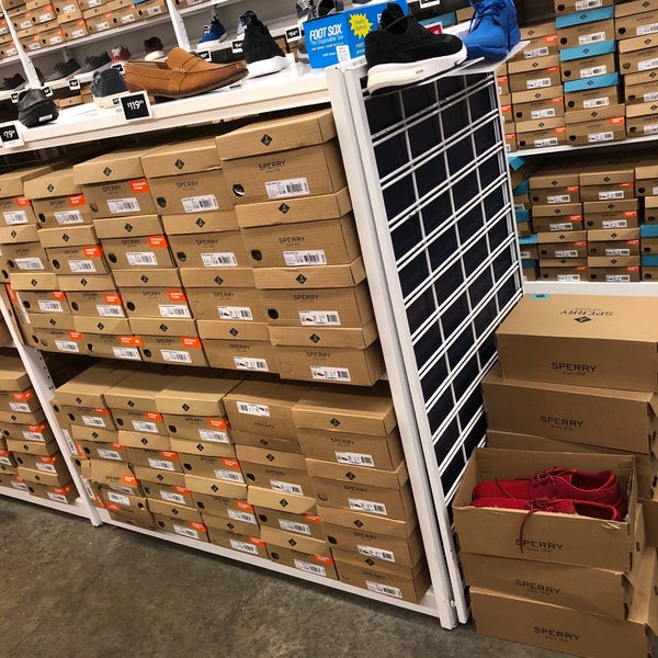 saucony outlet boston