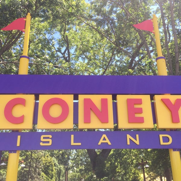 Foto tirada no(a) Coney Island Amusement Park por Drew G. em 7/30/2015